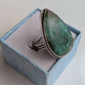 Handcrafted Quantum Quattro Teardrop Ring (5.25)